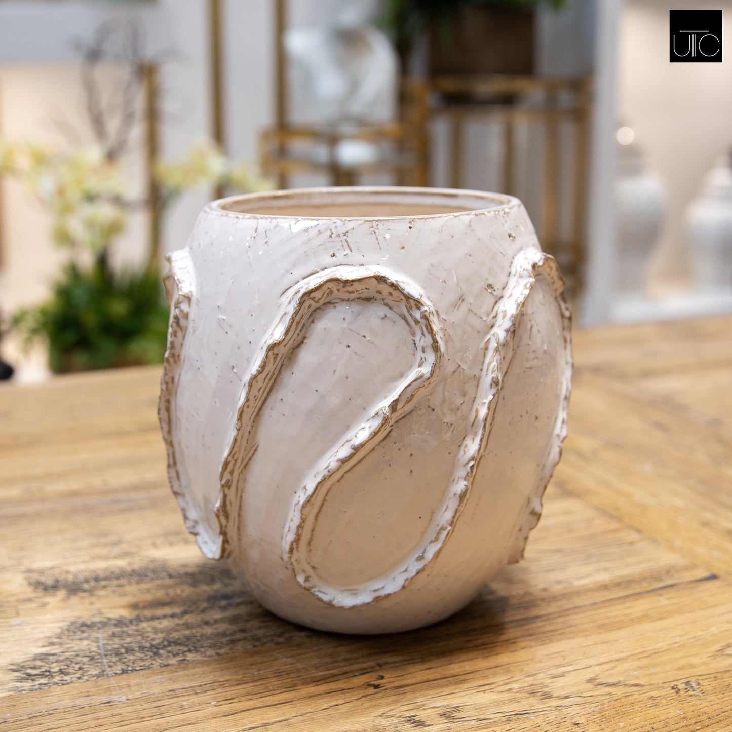 Ceramic Vase Finish White And Beige