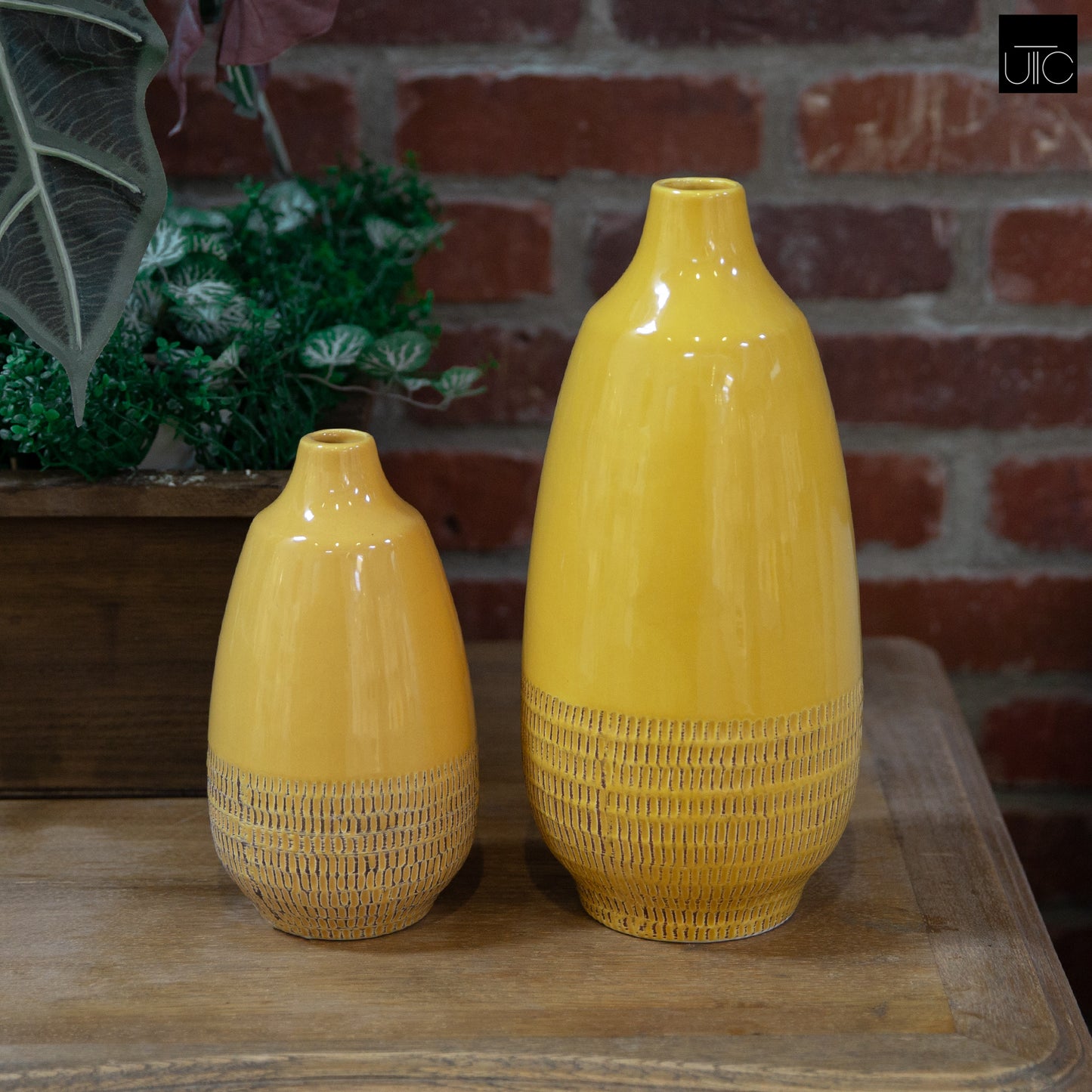 Kaelen Glossy Ceramic Vase