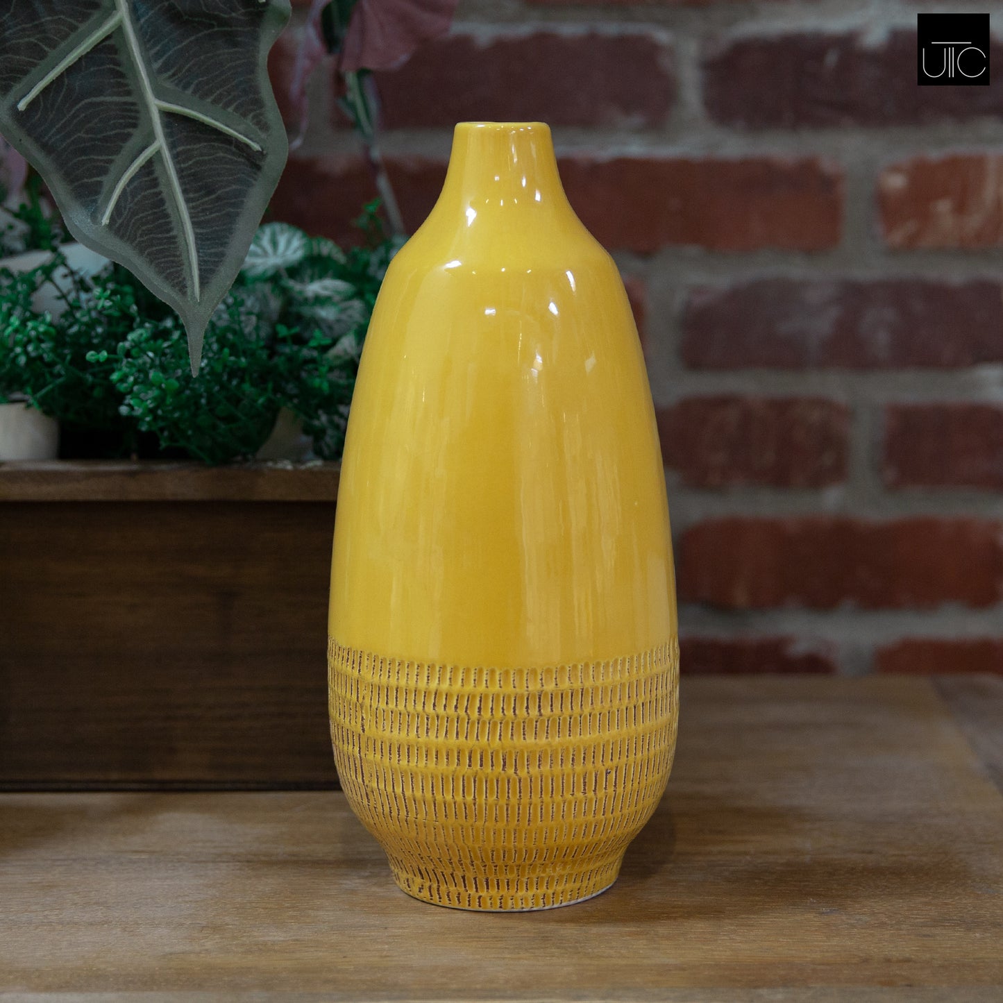 Kaelen Glossy Ceramic Vase