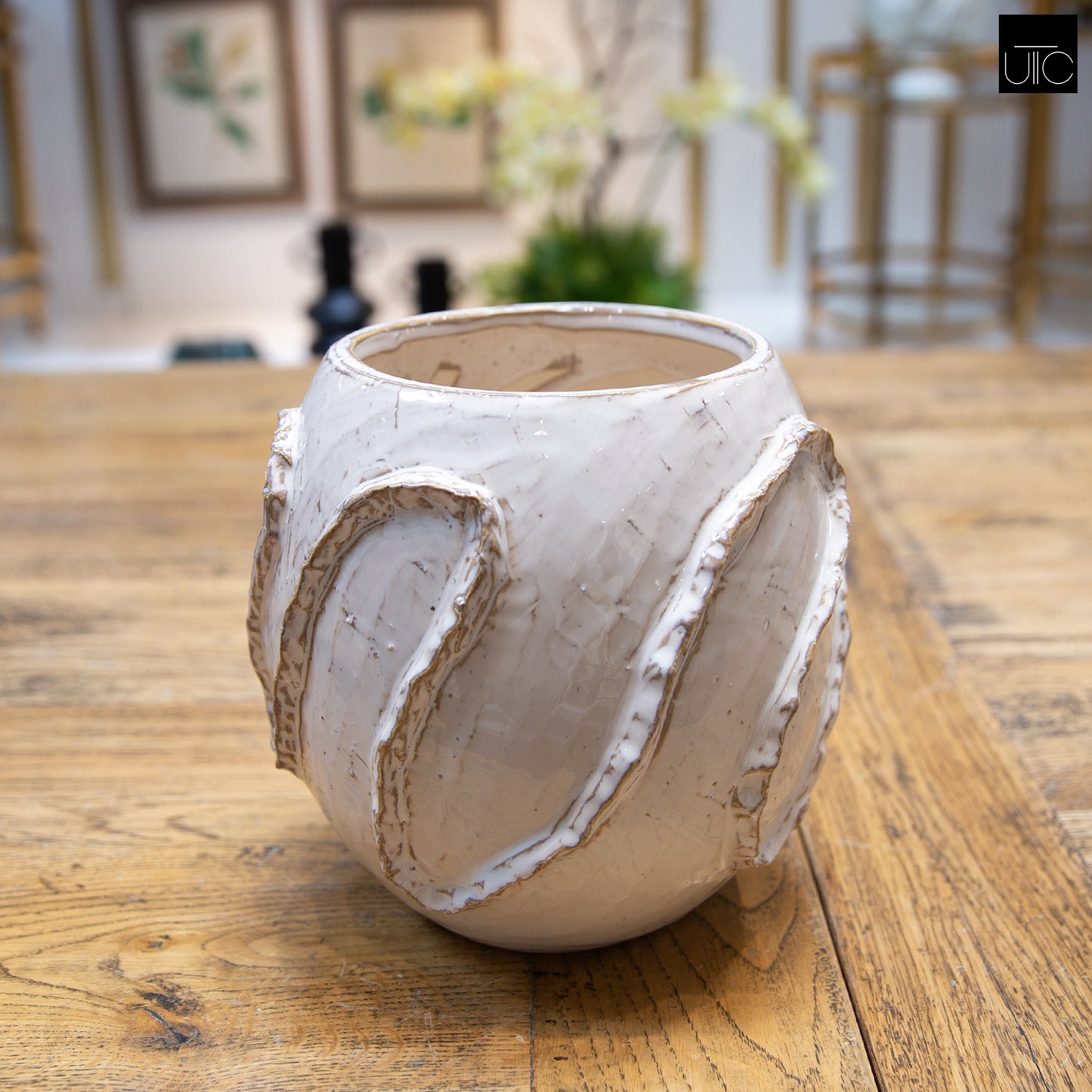 Ceramic Vase Finish White And Beige