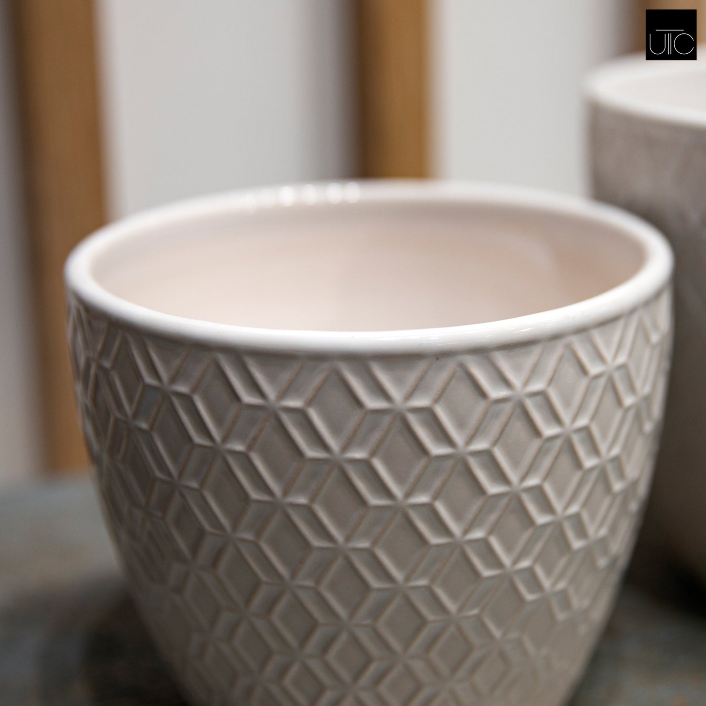 Ceramic Pot Gloss Finish White-5.25"H -77