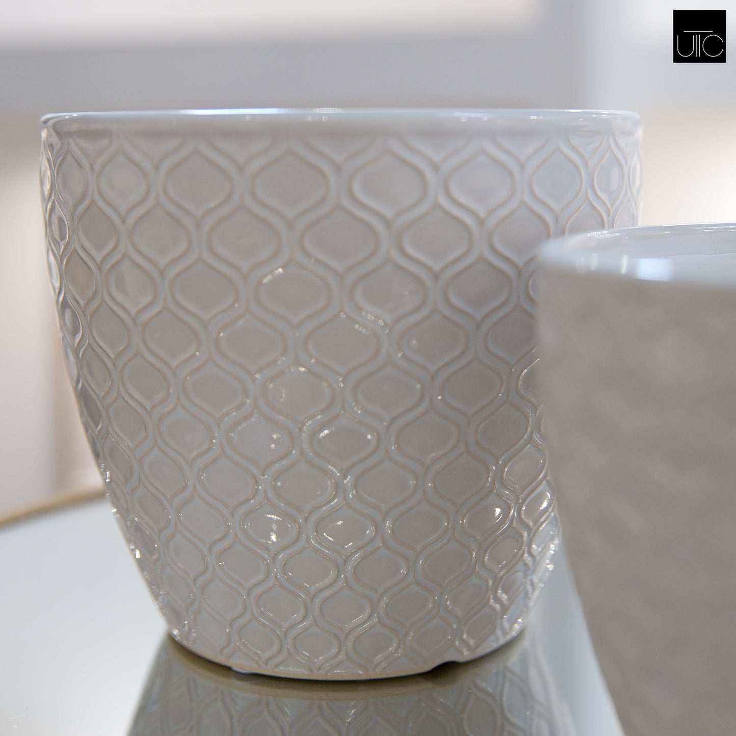 Ceramic Pot Gloss Finish White-5.25"H -79