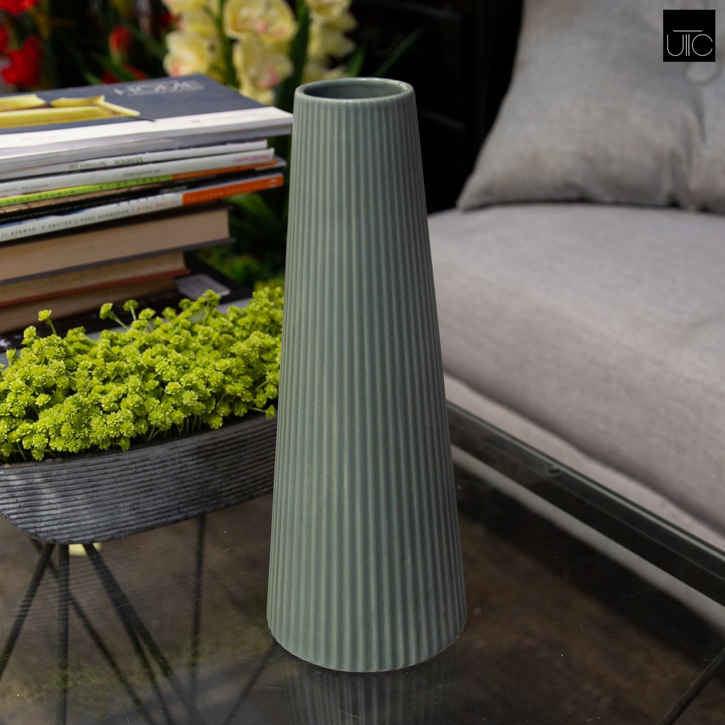 Vahlia Embossed Column Ceramic Vase