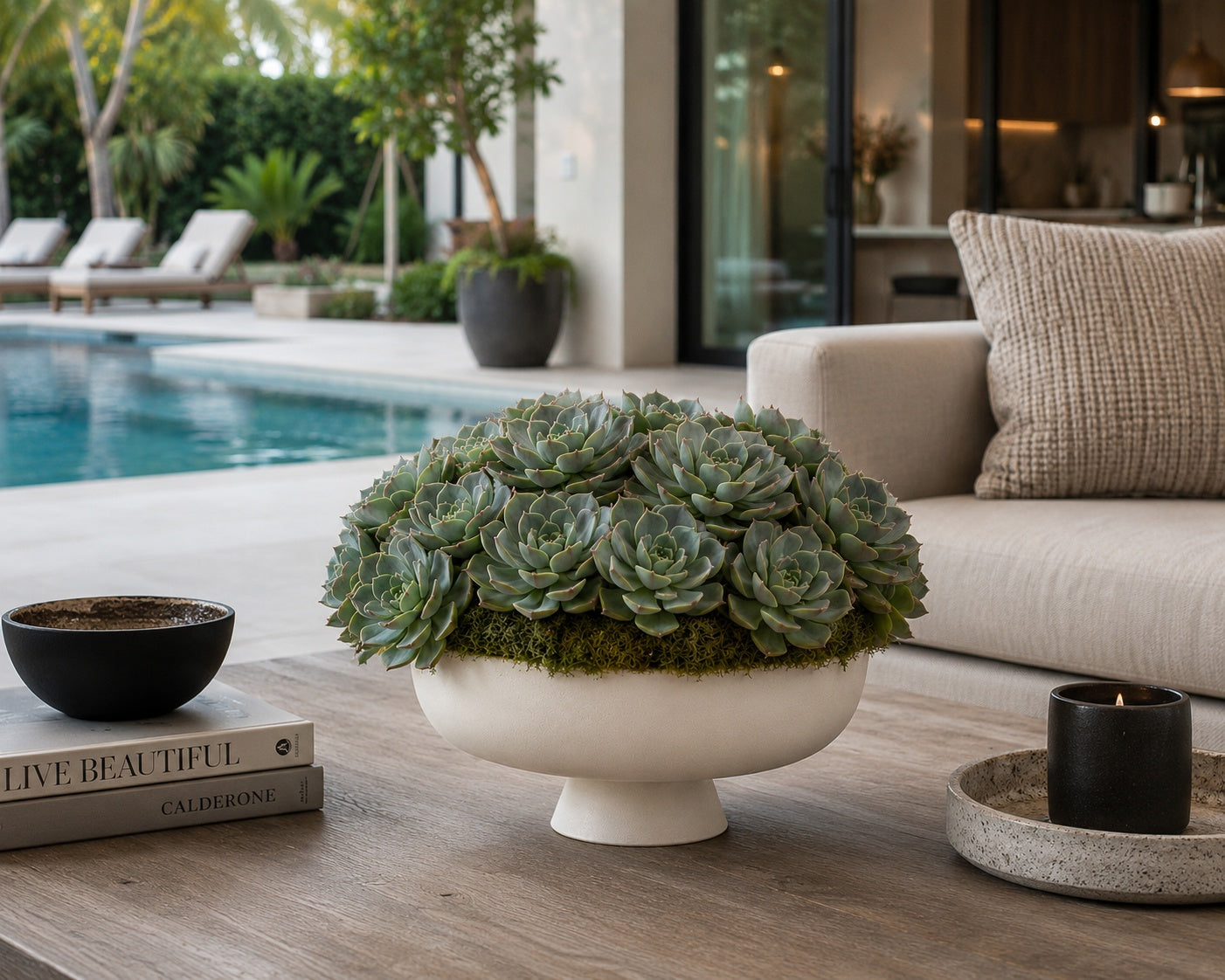 Ceramic Pedestal Bowl Finish in Matt White and Matt Black