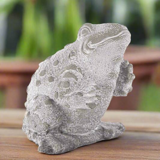 Verlo Standing Rainfrog Figurine