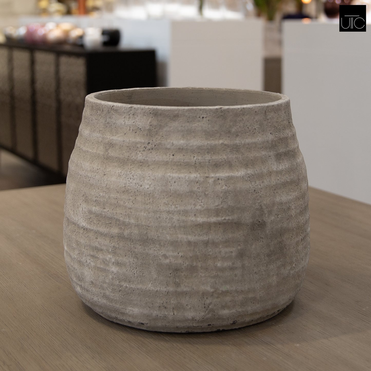 Larysa Ribbed Cement Planter
