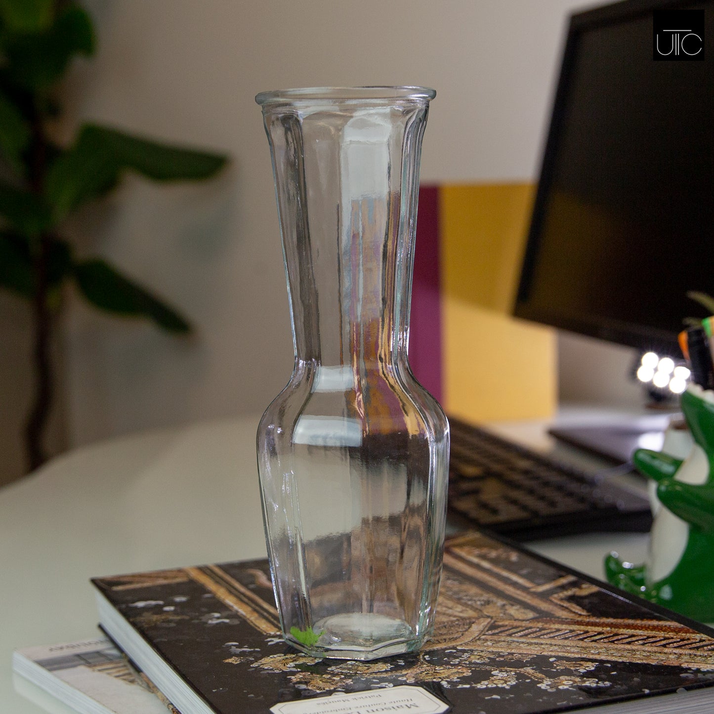 Zerathis Glass Bud Vase