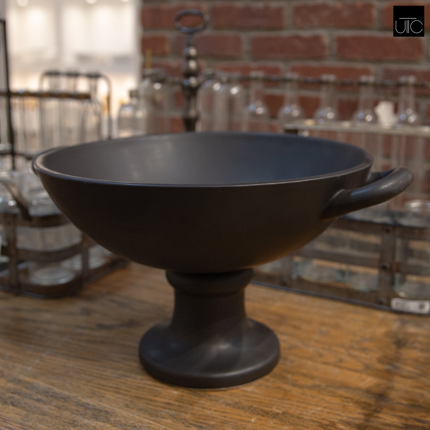 Savanna Ceramic Pedestal Bowl With Handles