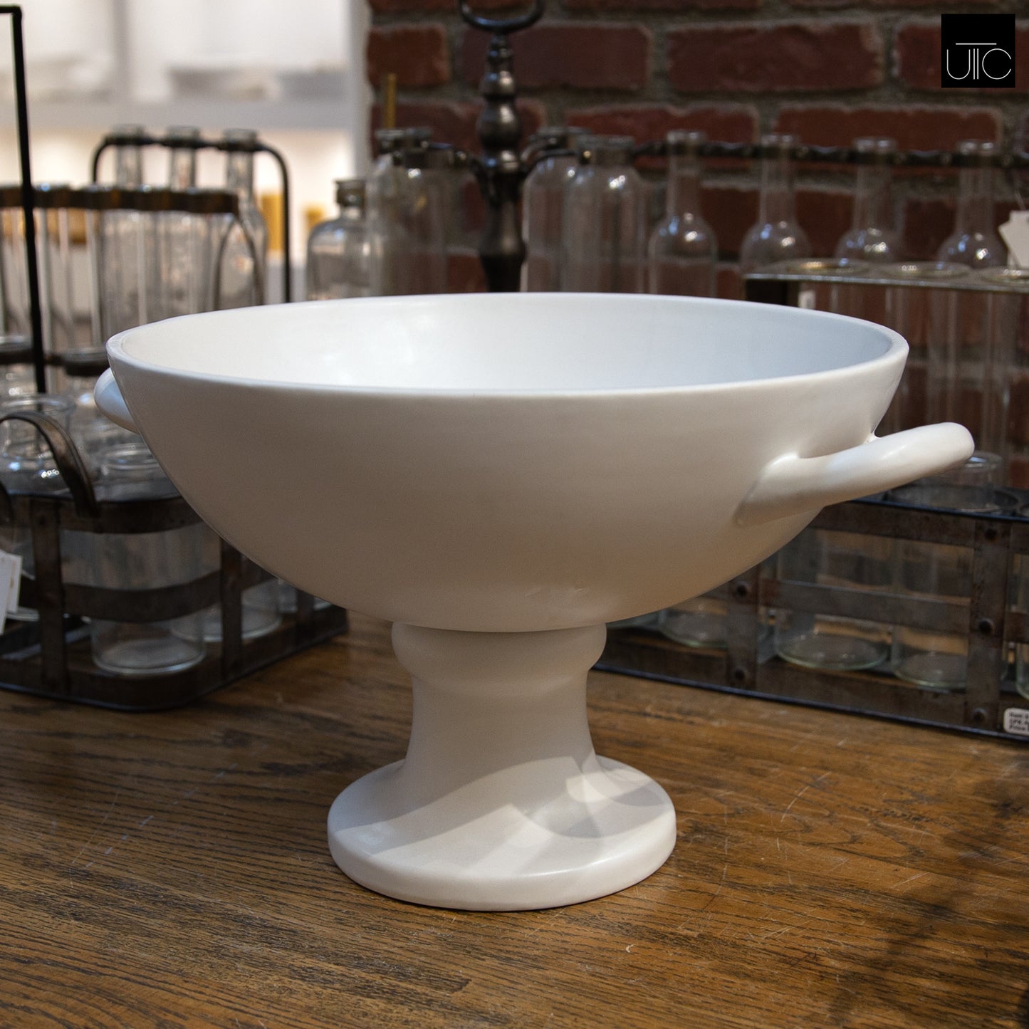 Savanna Ceramic Pedestal Bowl With Handles