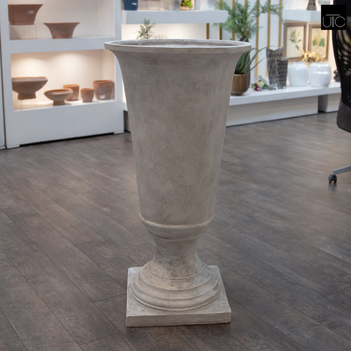 Misu Classic Fiberglass Urn Planter with Pedestal