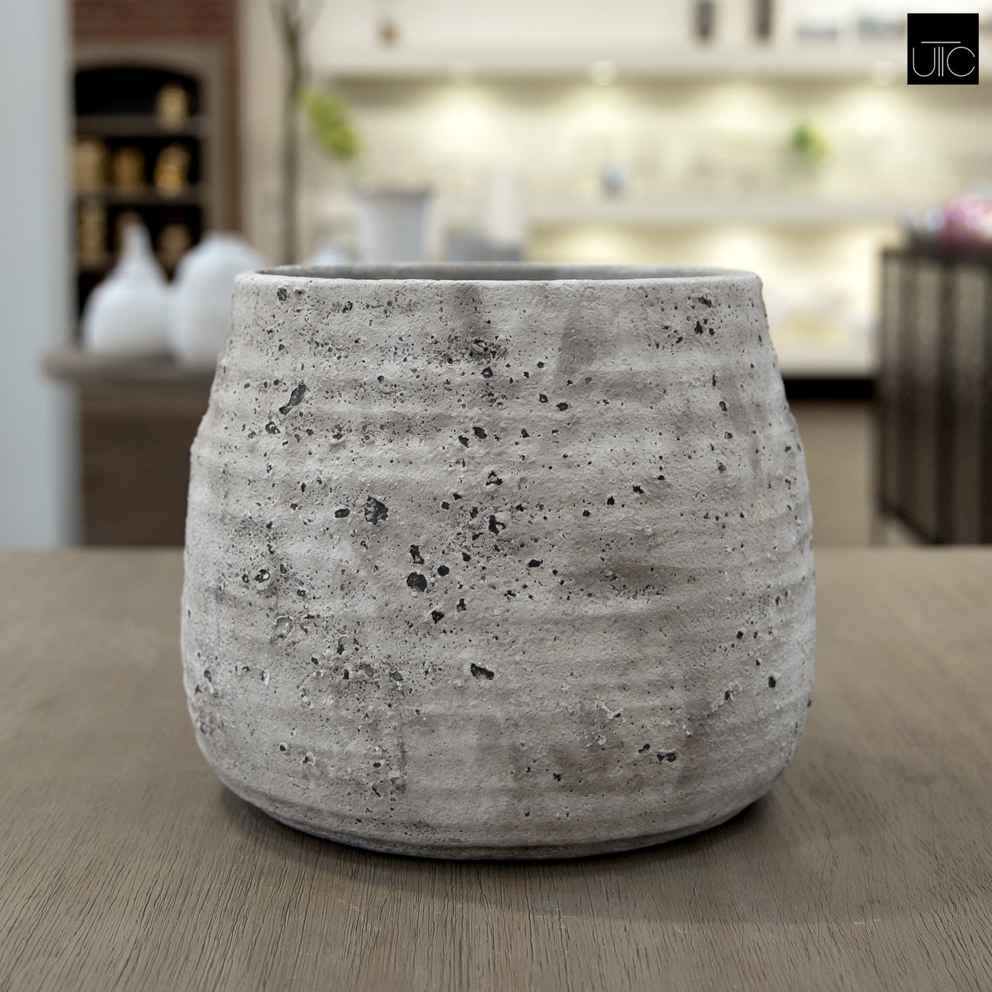 Larysa Ribbed Cement Planter