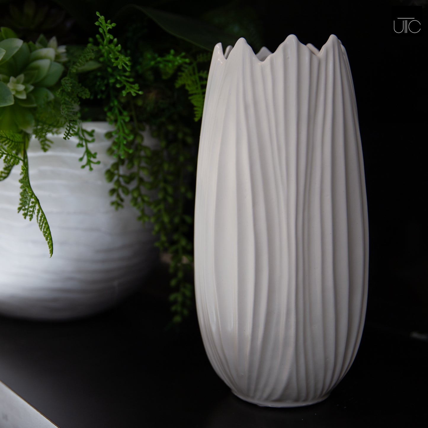 Rionie Embossed Pattern Ceramic Vase
