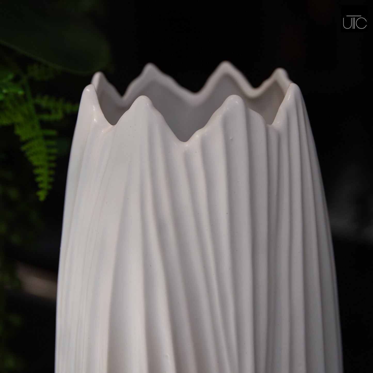 Rionie Embossed Pattern Ceramic Vase