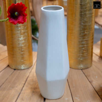 Kavrin Round Design Tapered Vase