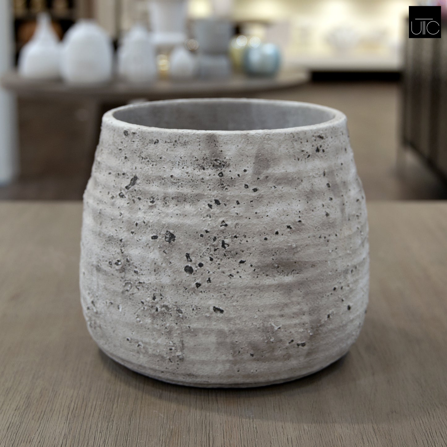 Larysa Ribbed Cement Planter