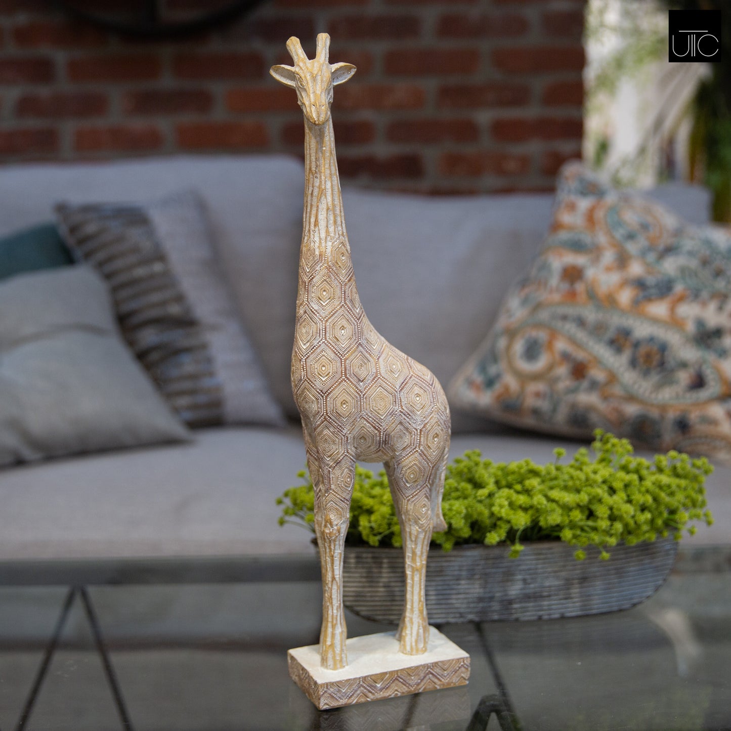 Zuri Resin Giraffe Figurine