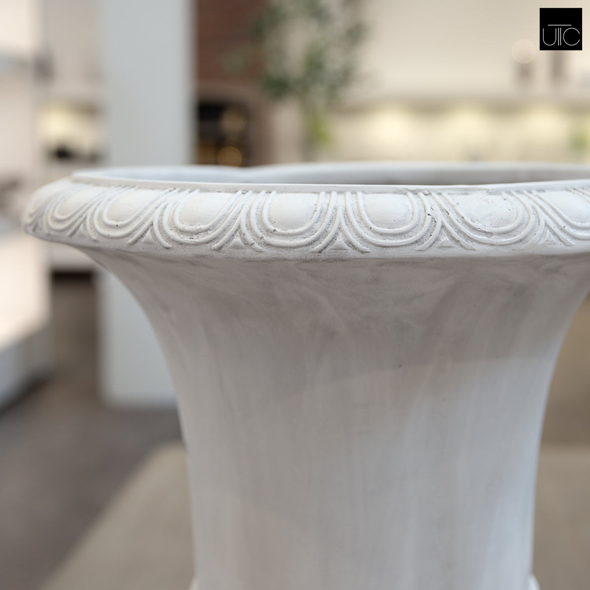 Klavdia Classical Pedestal Urn Planter with Decorative Rim