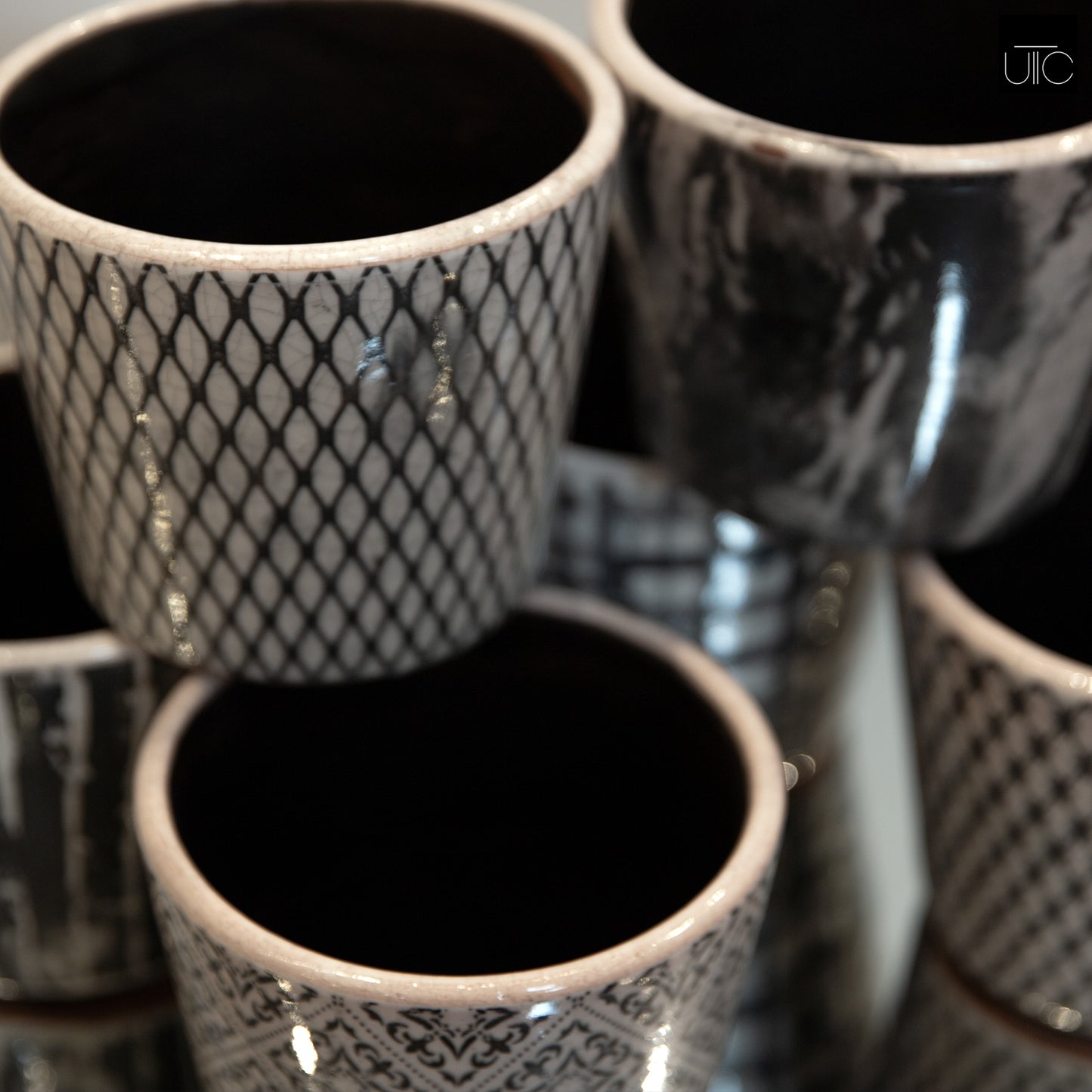 Terracotta Pot Gloss Finish Black, White-4.75"H -317