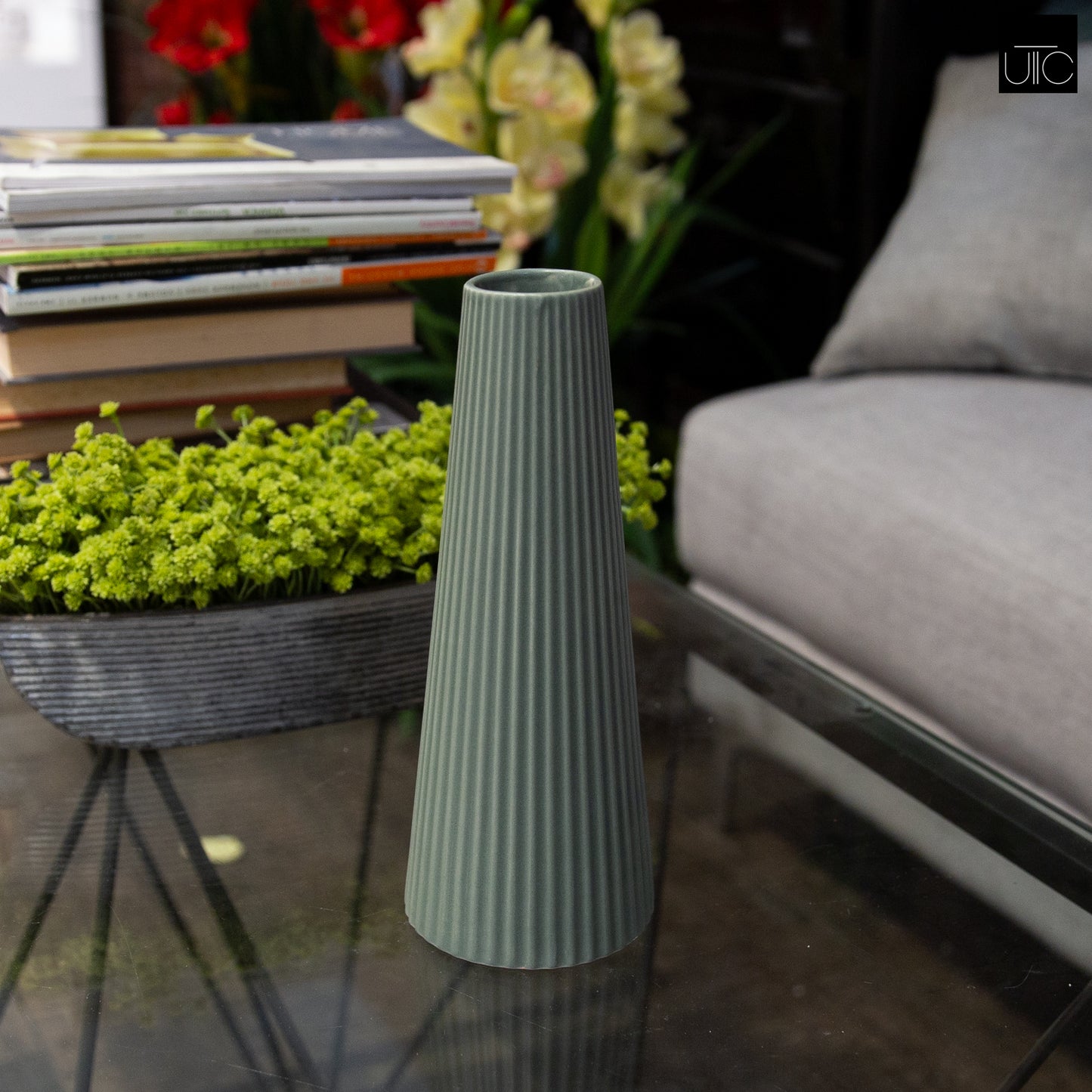 Vahlia Embossed Column Ceramic Vase