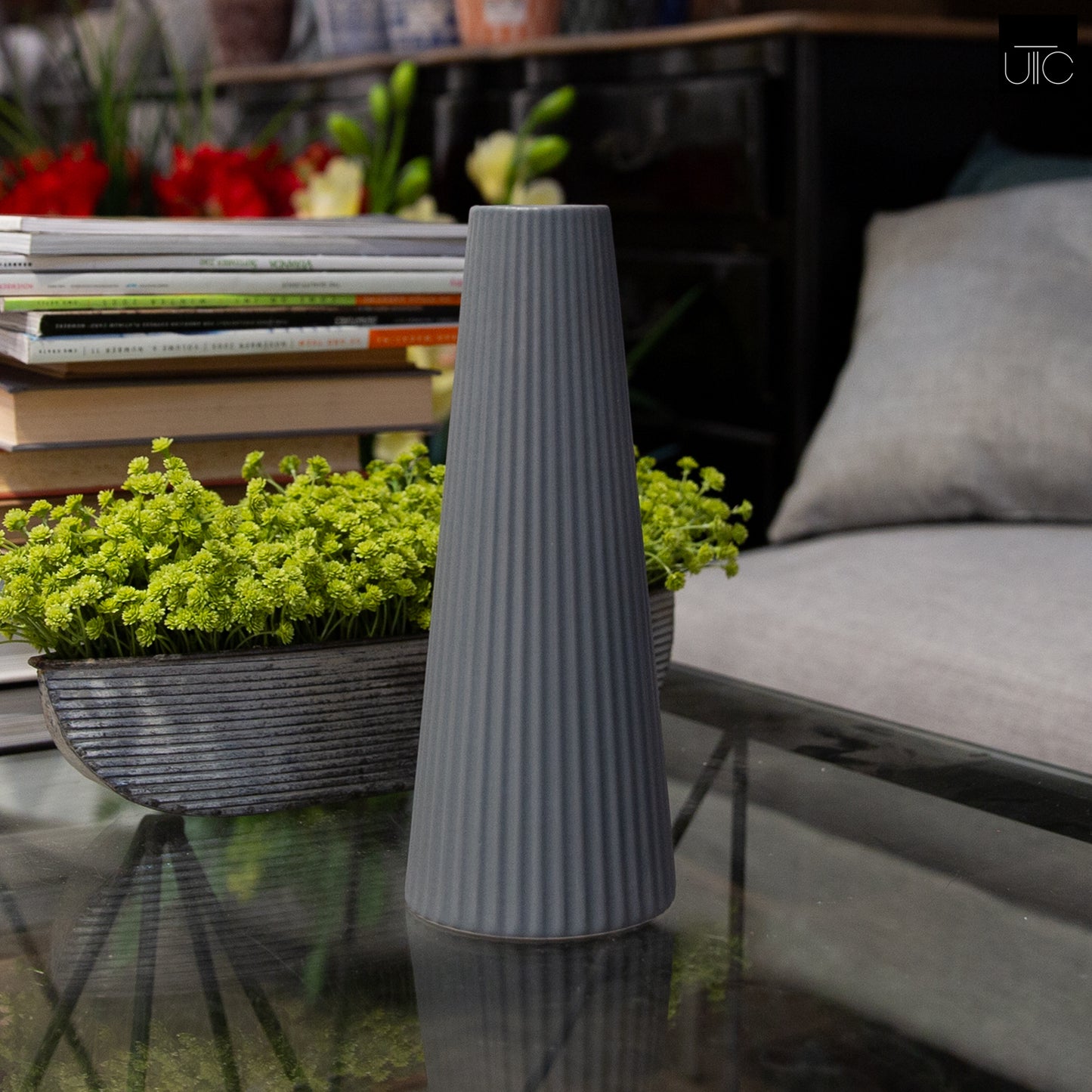 Vahlia Embossed Column Ceramic Vase