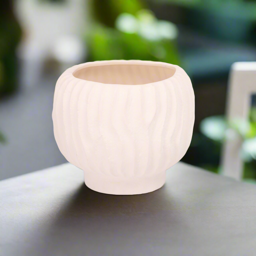 Alyzzabeth Ceramic Ridged Pot