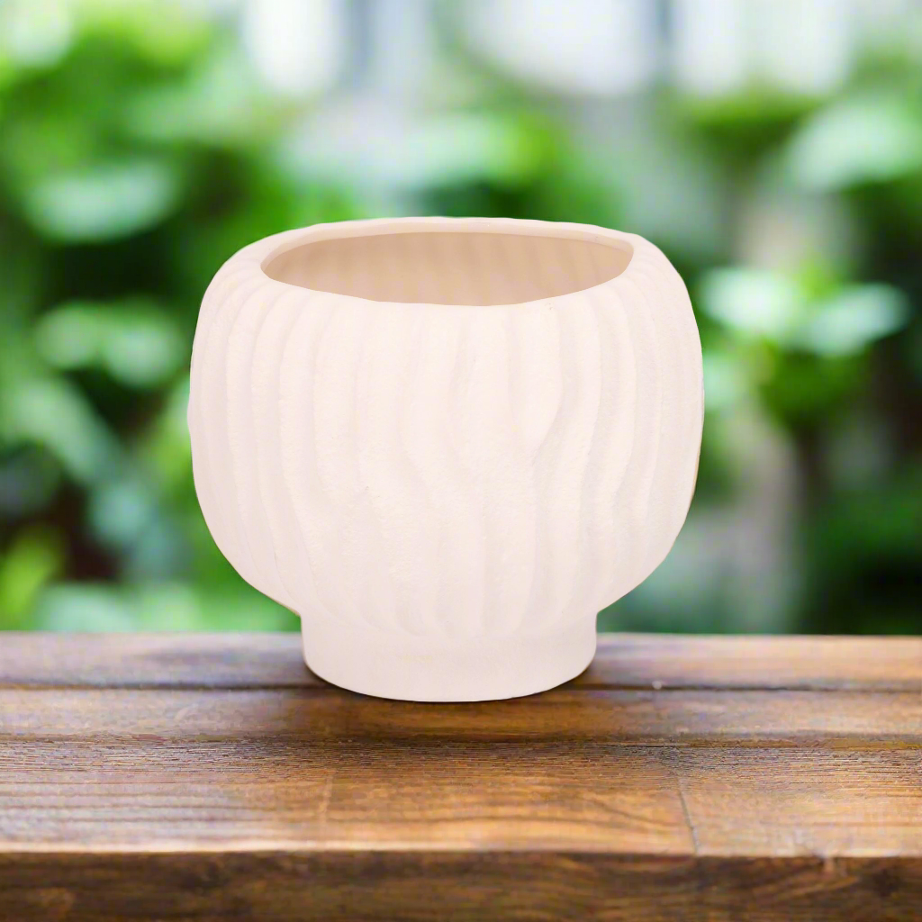 Alyzzabeth Ceramic Ridged Pot